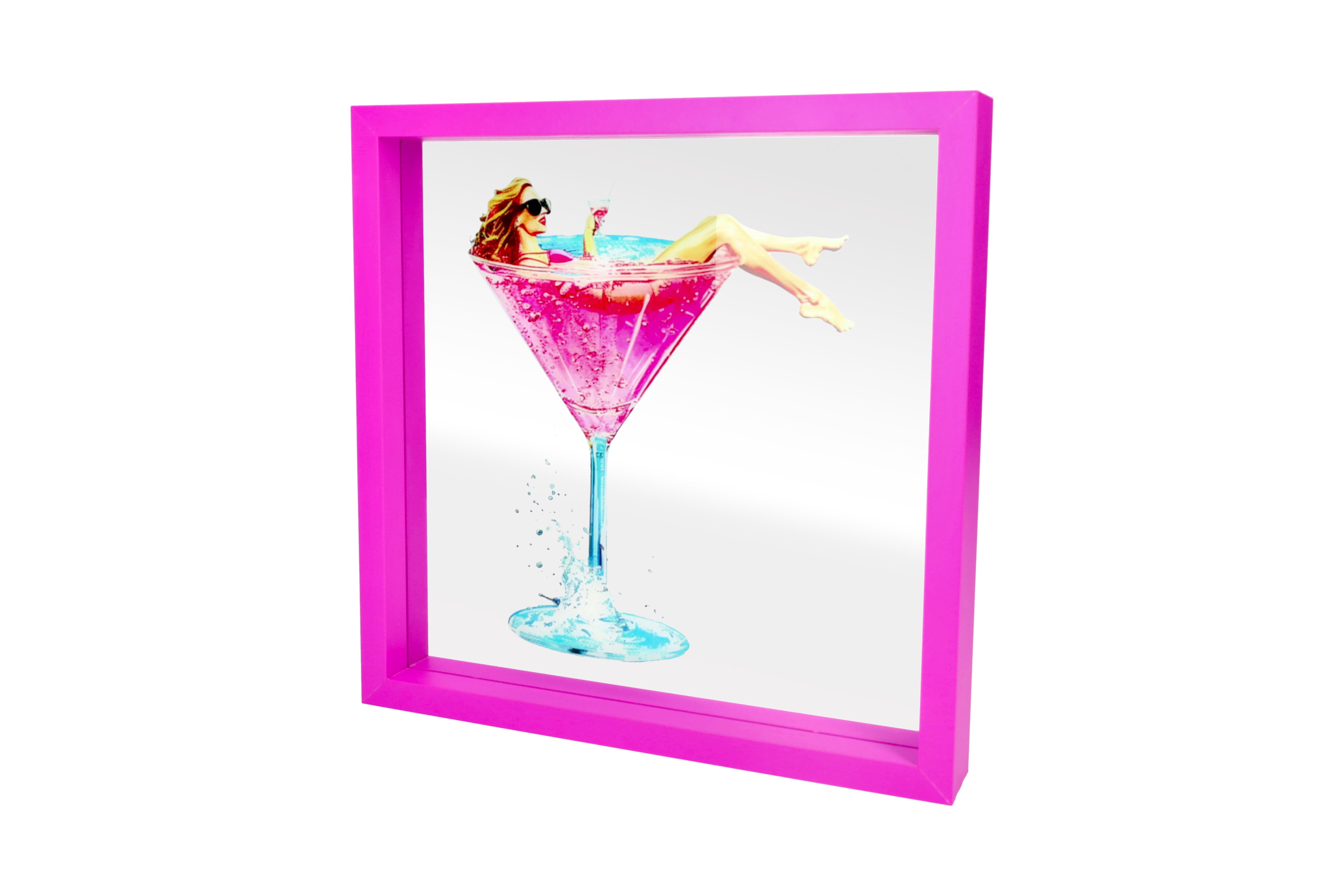 Love Frames, Glasbild, Motiv: Frau im Martini-Glas, neon lila